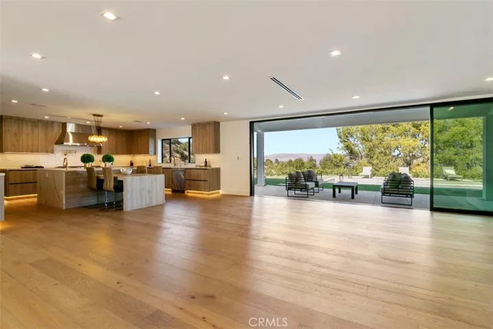 17269 Luverne Place, Encino, California 91316
