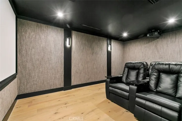 17269 Luverne Place, Encino, California 91316