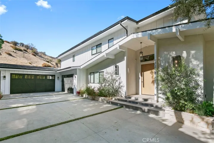 17269 Luverne Place, Encino, California 91316