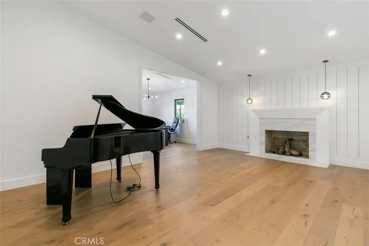 17269 Luverne Place, Encino, California 91316