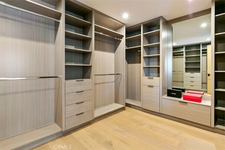 17269 Luverne Place, Encino, California 91316