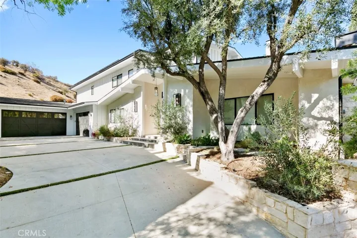17269 Luverne Place, Encino, California 91316