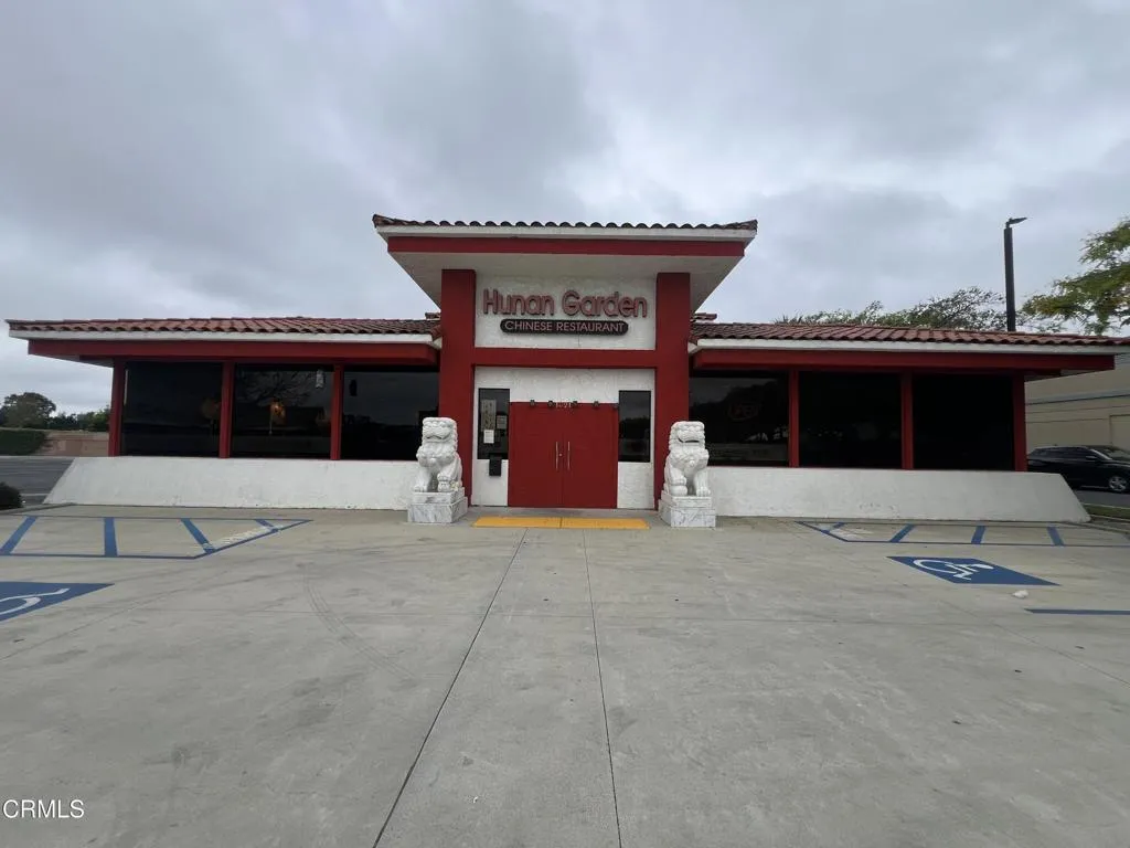 1621 N Oxnard Blvd