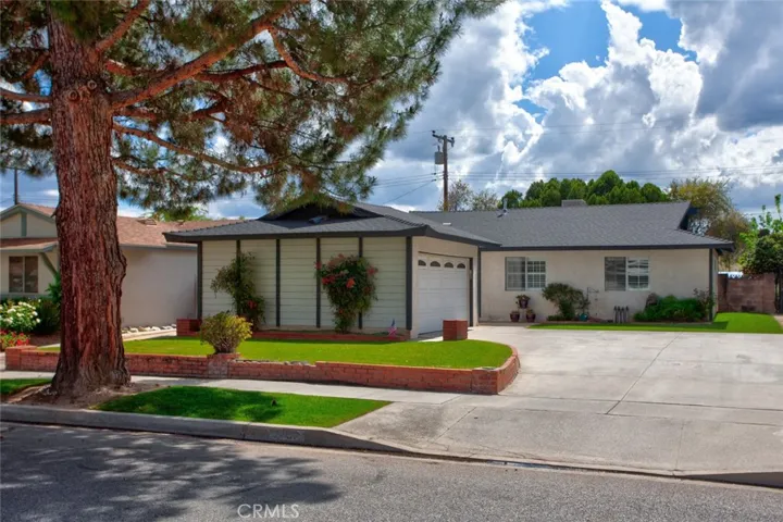 27431 Arriola Avenue, Saugus, California 91350
