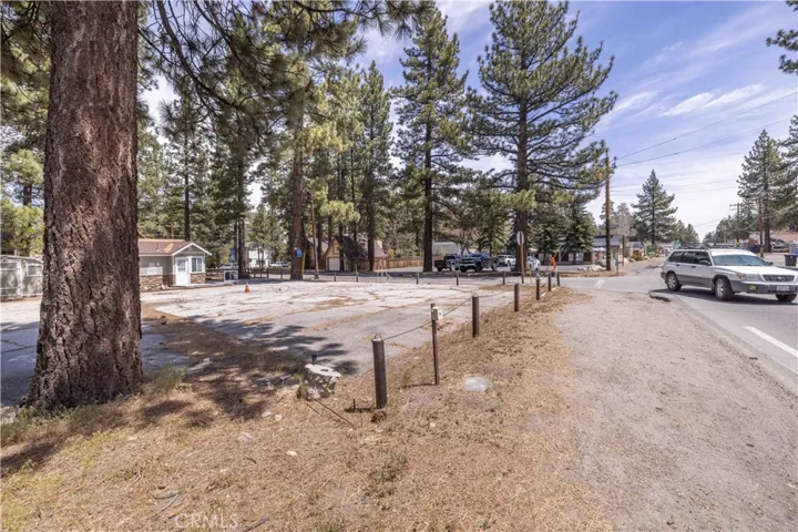 View lookiong East down Big Bear Blvd.