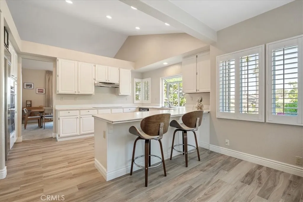 Light and Bright Kitchen with Breakfast Bar