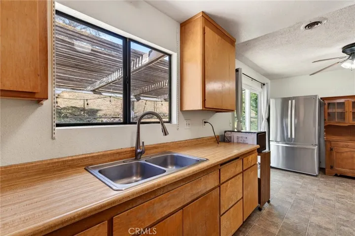 2888 Meadow Creek, Clearlake Oaks, California 95423