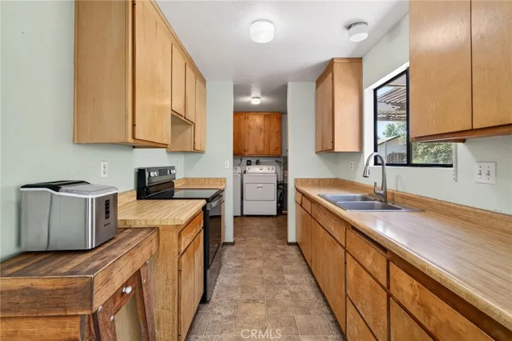 2888 Meadow Creek, Clearlake Oaks, California 95423