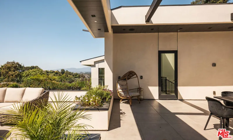 3920 Knobhill Drive, Sherman Oaks, California 91423