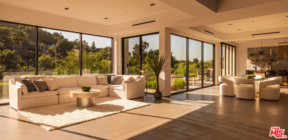 3920 Knobhill Drive, Sherman Oaks, California 91423