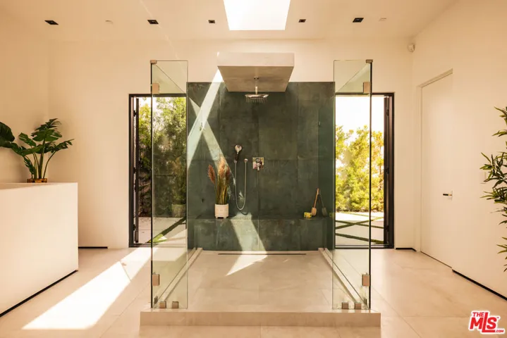 3920 Knobhill Drive, Sherman Oaks, California 91423