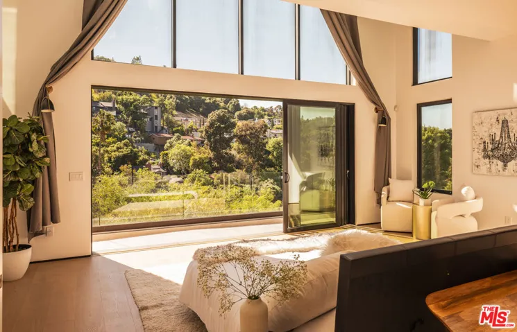 3920 Knobhill Drive, Sherman Oaks, California 91423