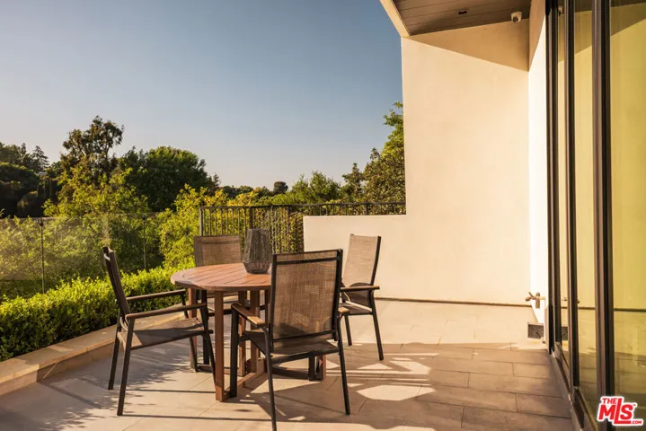 3920 Knobhill Drive, Sherman Oaks, California 91423