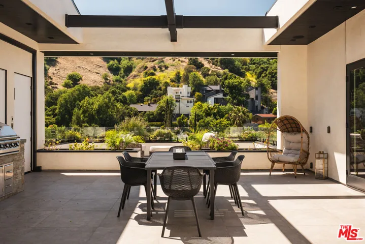 3920 Knobhill Drive, Sherman Oaks, California 91423