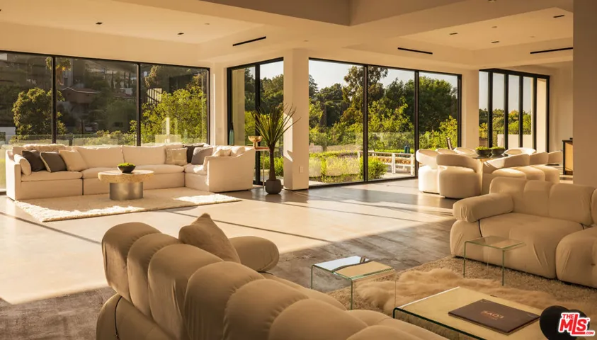 3920 Knobhill Drive, Sherman Oaks, California 91423