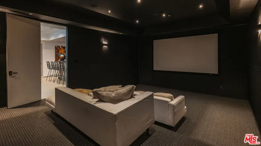 3920 Knobhill Drive, Sherman Oaks, California 91423