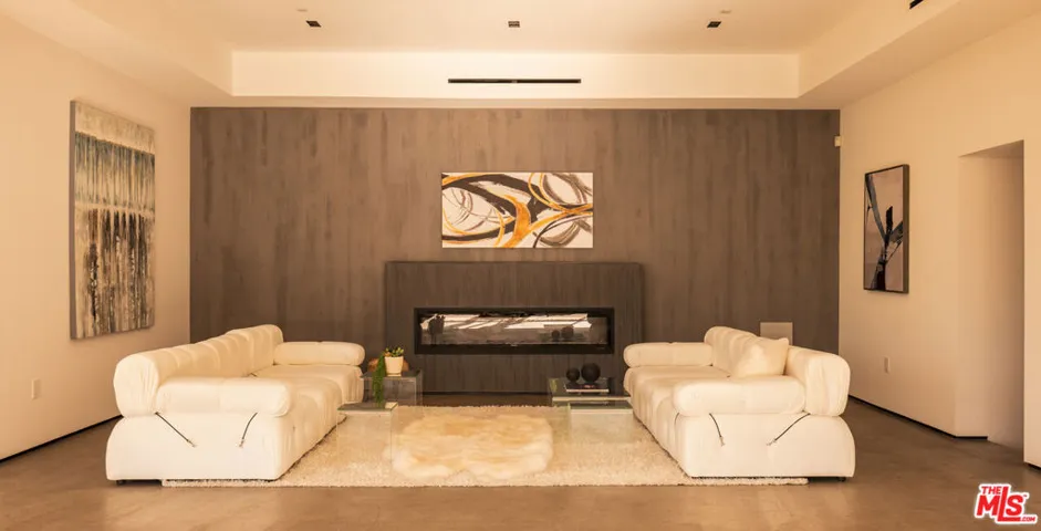 3920 Knobhill Drive, Sherman Oaks, California 91423