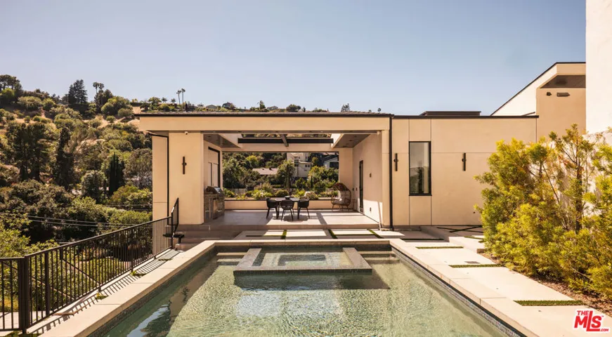 3920 Knobhill Drive, Sherman Oaks, California 91423