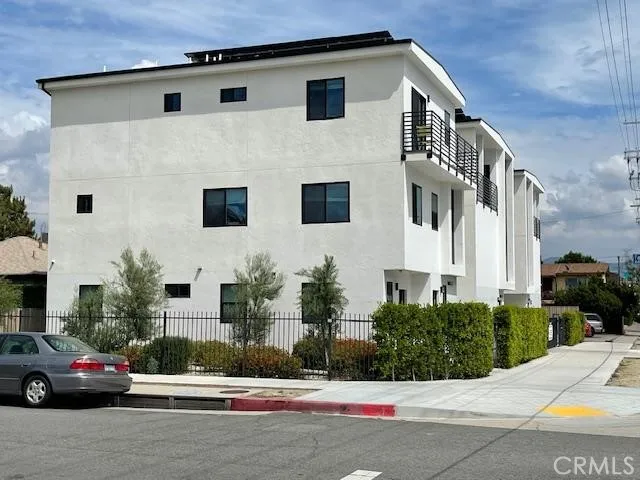 11451 W Victory Boulevard, North Hollywood, California 91606 — photo 4