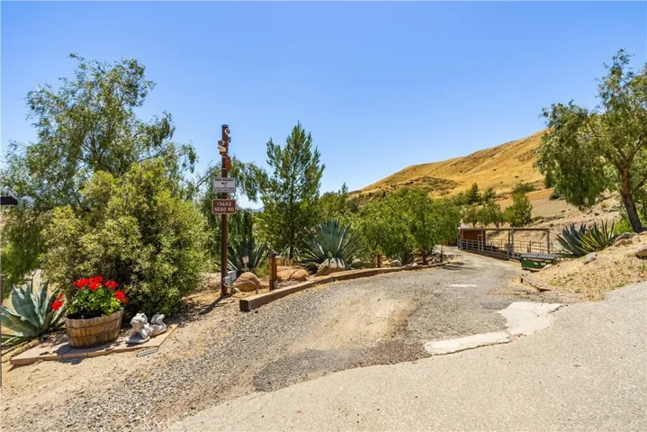 13602 Sego, Agua Dulce, California 91390