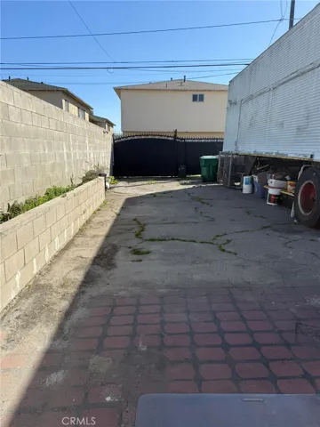 Long Driveway for parking 3-4 cars