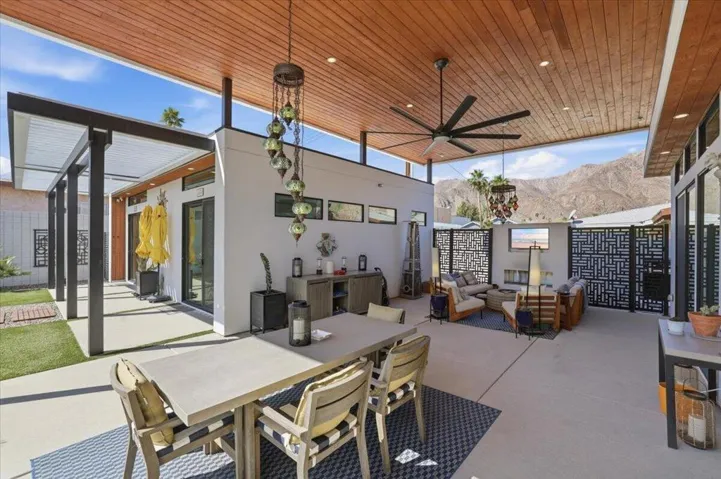 Outdoor Dinning Area