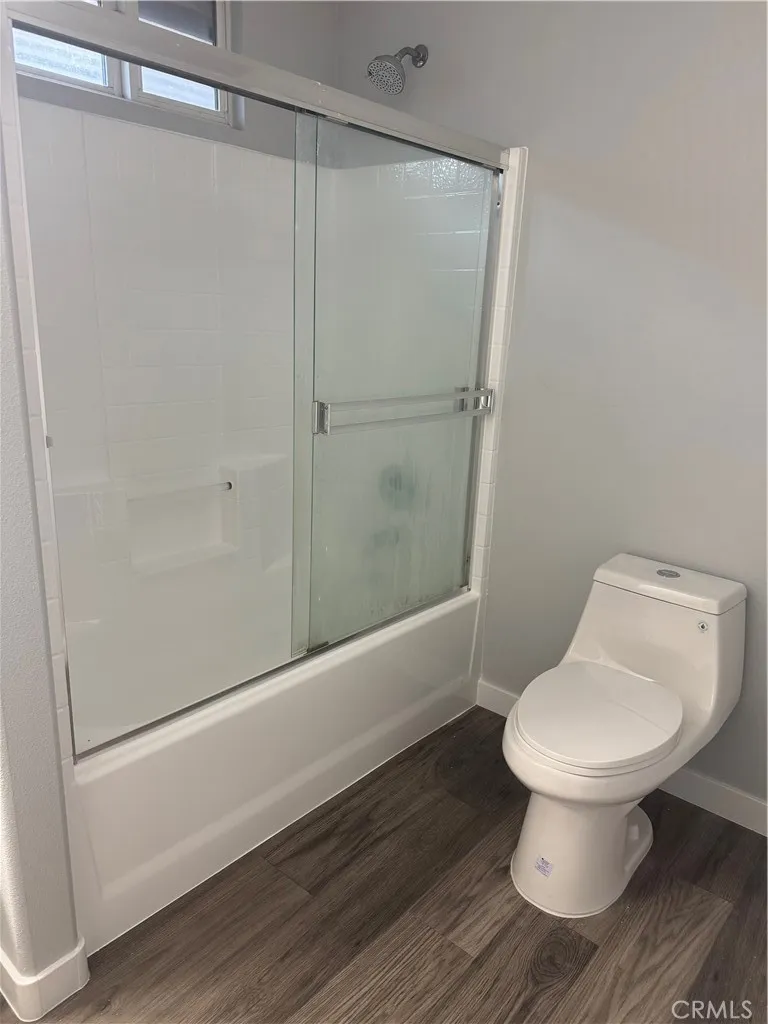 Upstairs 2nd Bathroom