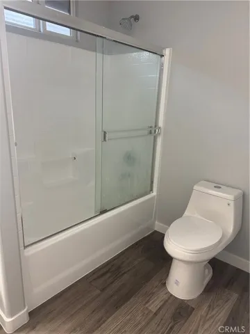 Upstairs 2nd Bathroom