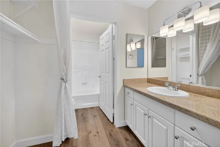 5520 Owensmouth Avenue 103, Woodland Hills, California 91367