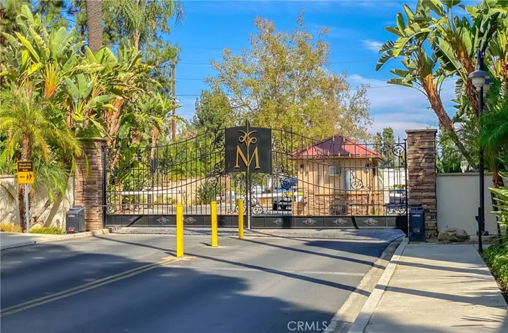 5520 Owensmouth Avenue 103, Woodland Hills, California 91367