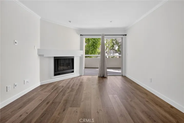 5520 Owensmouth Avenue 103, Woodland Hills, California 91367
