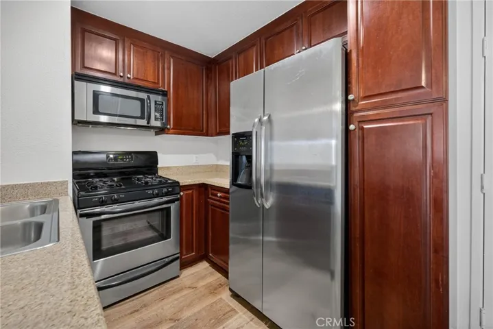 5520 Owensmouth Avenue 103, Woodland Hills, California 91367