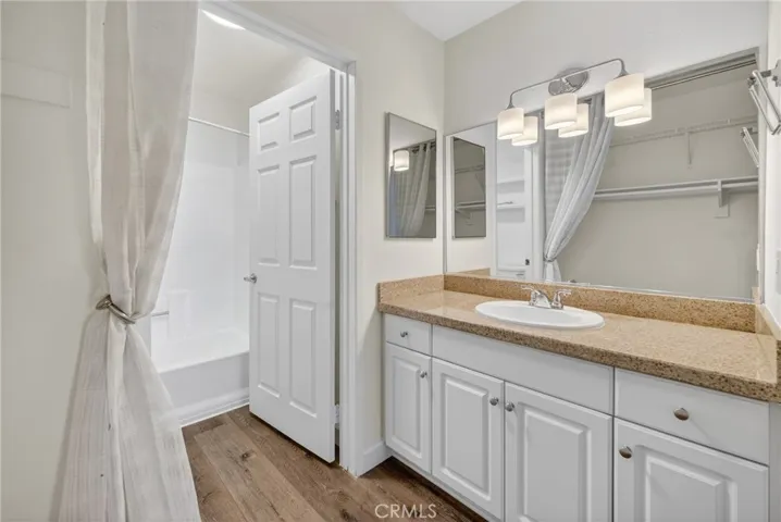 5520 Owensmouth Avenue 103, Woodland Hills, California 91367
