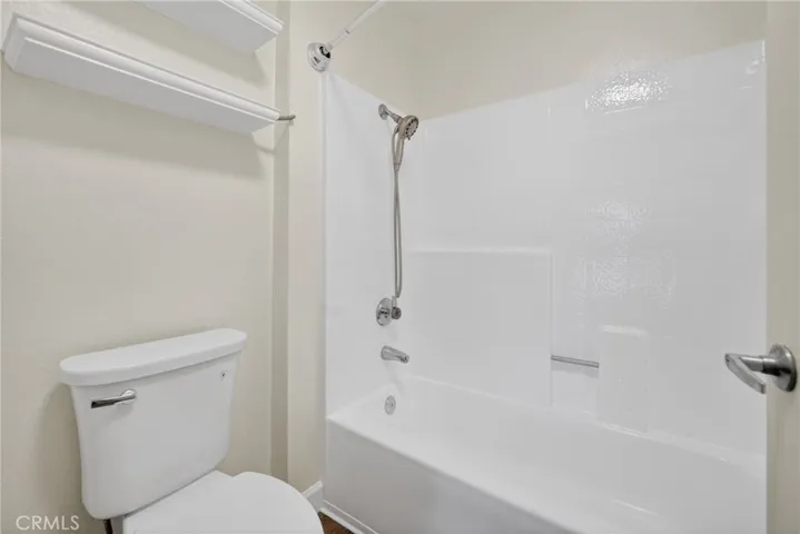 5520 Owensmouth Avenue 103, Woodland Hills, California 91367