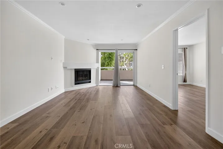 5520 Owensmouth Avenue 103, Woodland Hills, California 91367