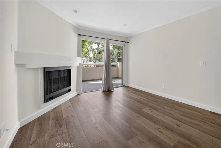 5520 Owensmouth Avenue 103, Woodland Hills, California 91367