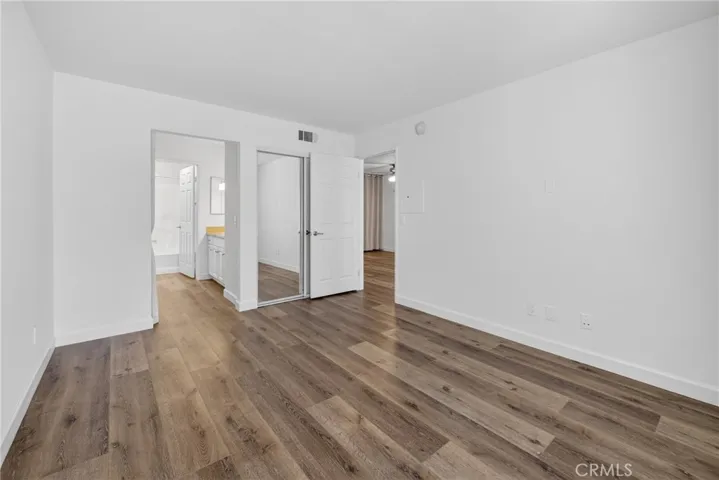 5520 Owensmouth Avenue 103, Woodland Hills, California 91367