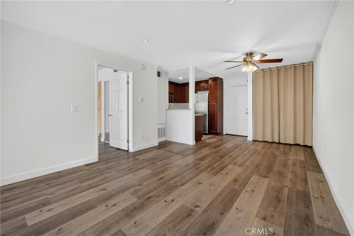 5520 Owensmouth Avenue 103, Woodland Hills, California 91367