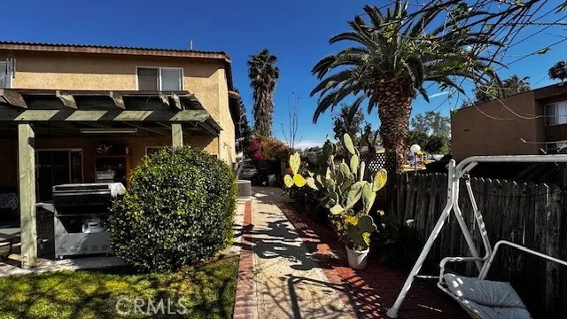 Walkway to front of house