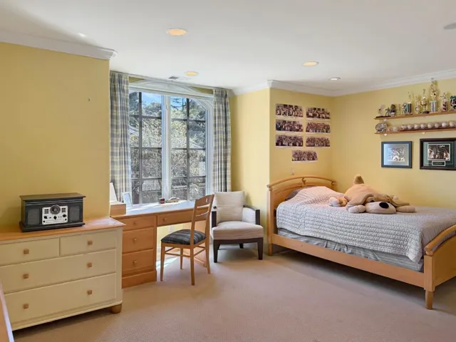 Bedroom 5 - View 2