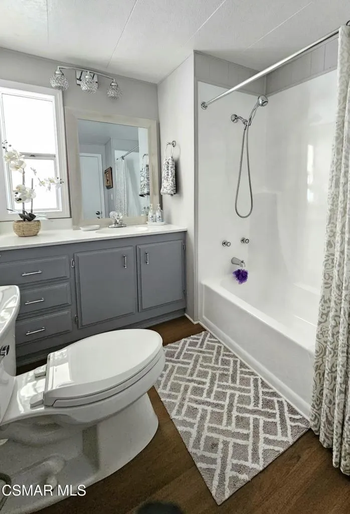 Hall/guest bath