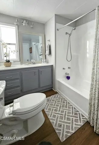 Hall/guest bath