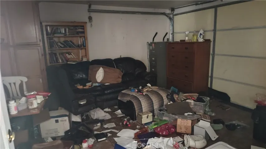 BACK UNIT: GARAGE