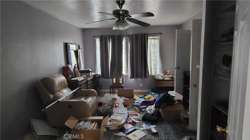 BACK UNIT BEDROOM