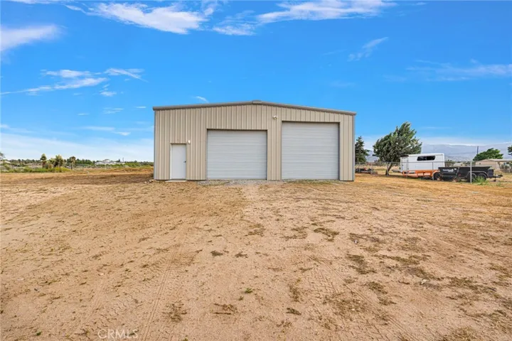 Shop. Approximately 1,600 square feet