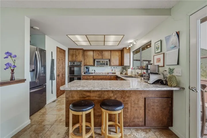 breakfast bar or great for entertaining