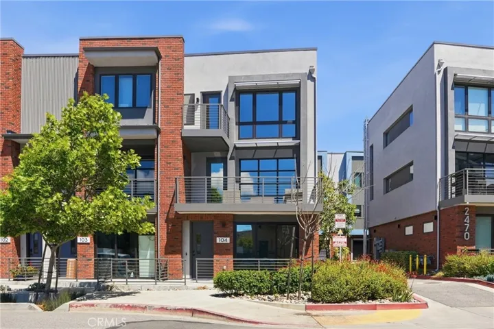 2460 Victoria 104, San Luis Obispo, California 93401