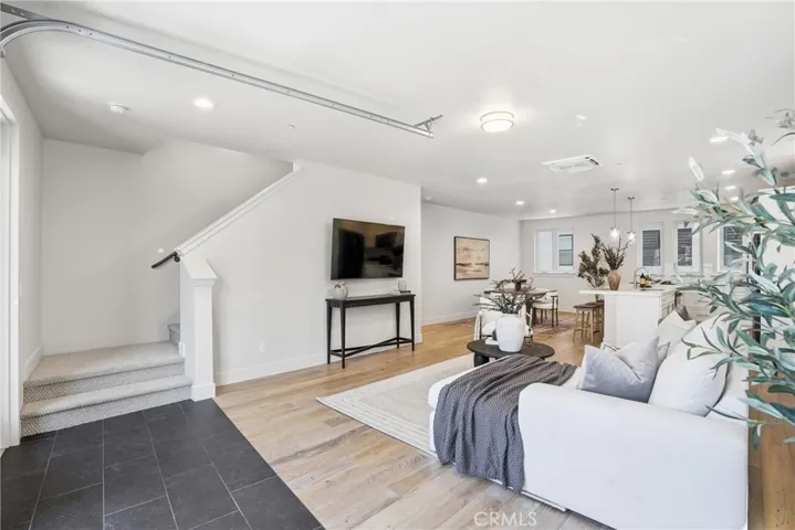2460 Victoria 104, San Luis Obispo, California 93401