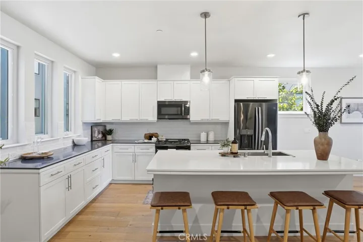 2460 Victoria 104, San Luis Obispo, California 93401