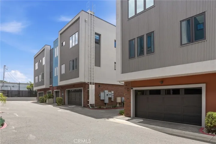 2460 Victoria 104, San Luis Obispo, California 93401